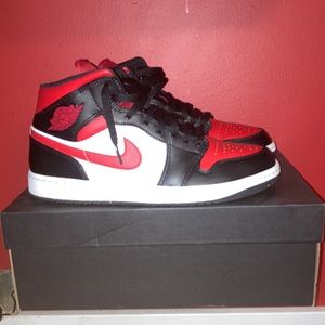 Jordan 1 mid